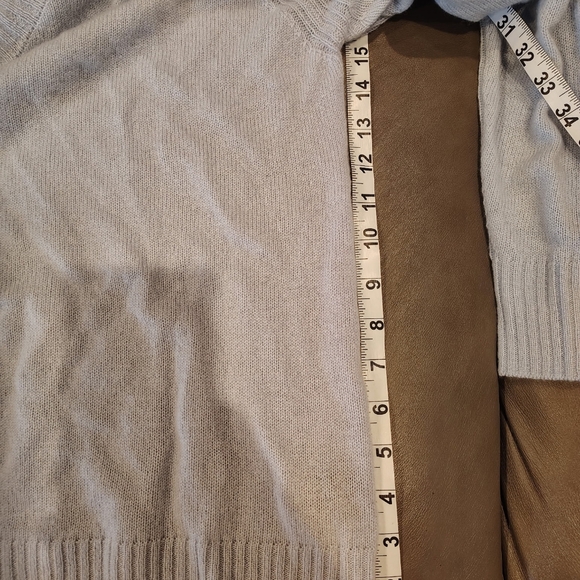 Cashmere Sweater Size Large Blue V Neck 360 Cashmere NWT - Picture 15 of 15